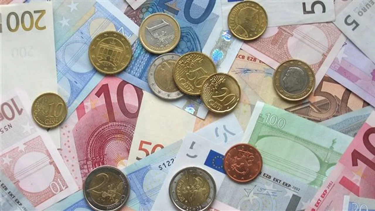 تحديثات الصرف.. زيادة جديدة في سعر اليورو مقابل الجنيه داخل البنوك المصرية طبقًا لآخر التداولات